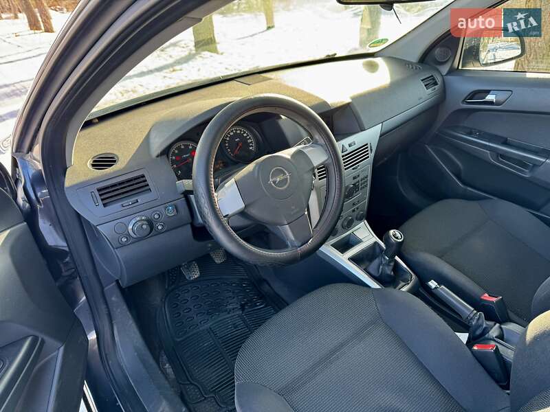 Хэтчбек Opel Astra 2009 в Киеве