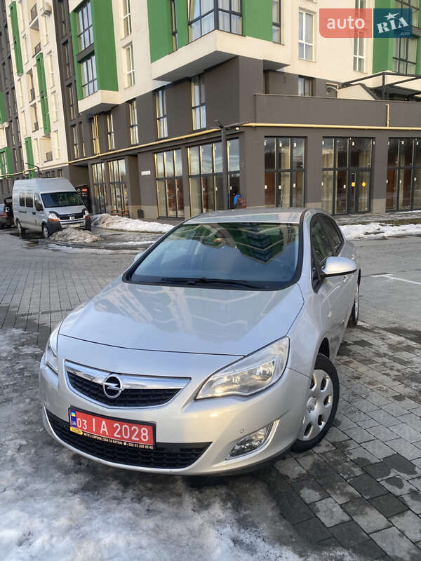 Хетчбек Opel Astra 2011 в Львові фото Хетчбек Opel Astra 2011 в Львові