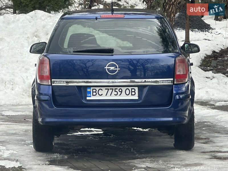 Универсал Opel Astra 2011 в Дрогобыче