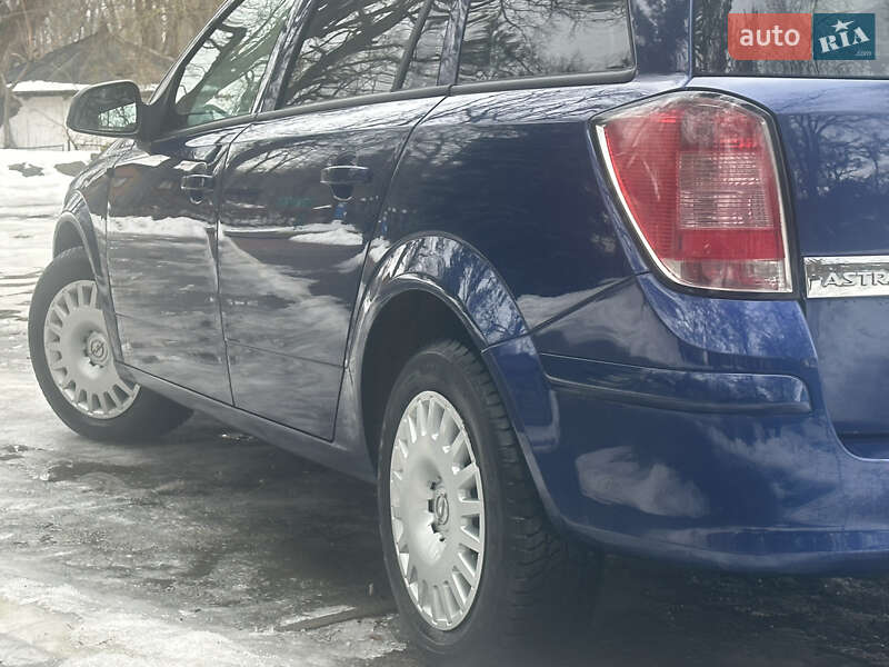 Универсал Opel Astra 2011 в Дрогобыче