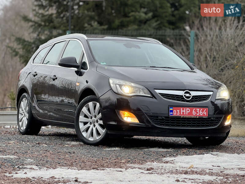 Универсал Opel Astra 2012 в Дрогобыче