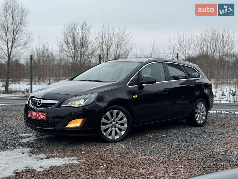 Универсал Opel Astra 2012 в Дрогобыче