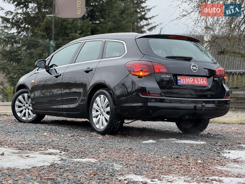 Универсал Opel Astra 2012 в Дрогобыче