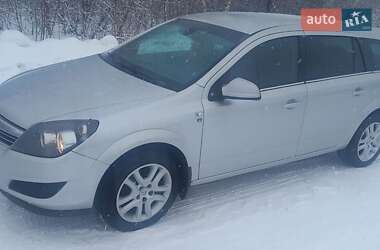 Універсал Opel Astra 2010 в Івано-Франківську