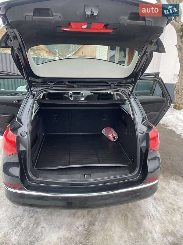 Универсал Opel Astra 2013 в Житомире