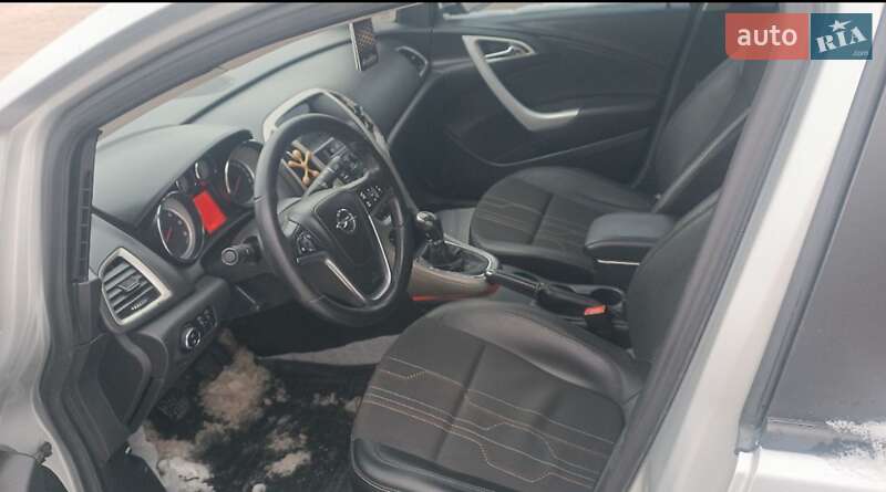 Универсал Opel Astra 2012 в Ямполе