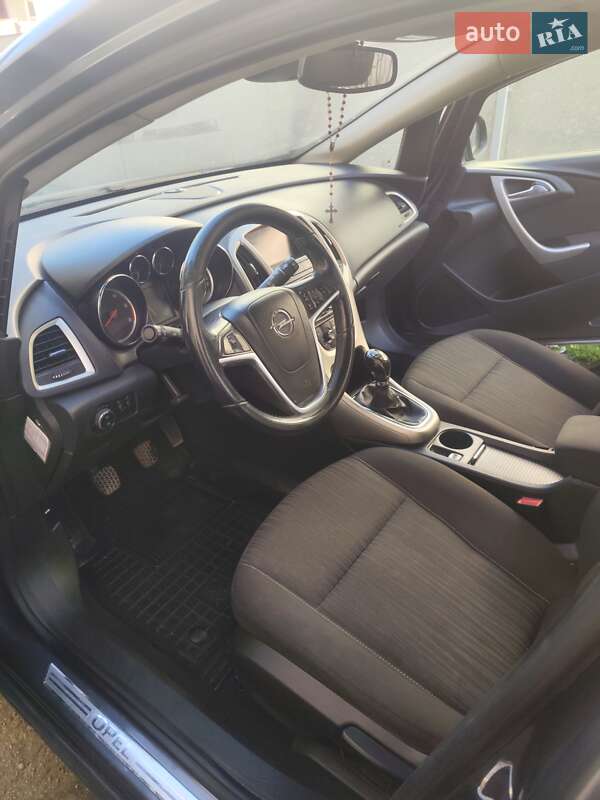 Универсал Opel Astra 2011 в Зборове