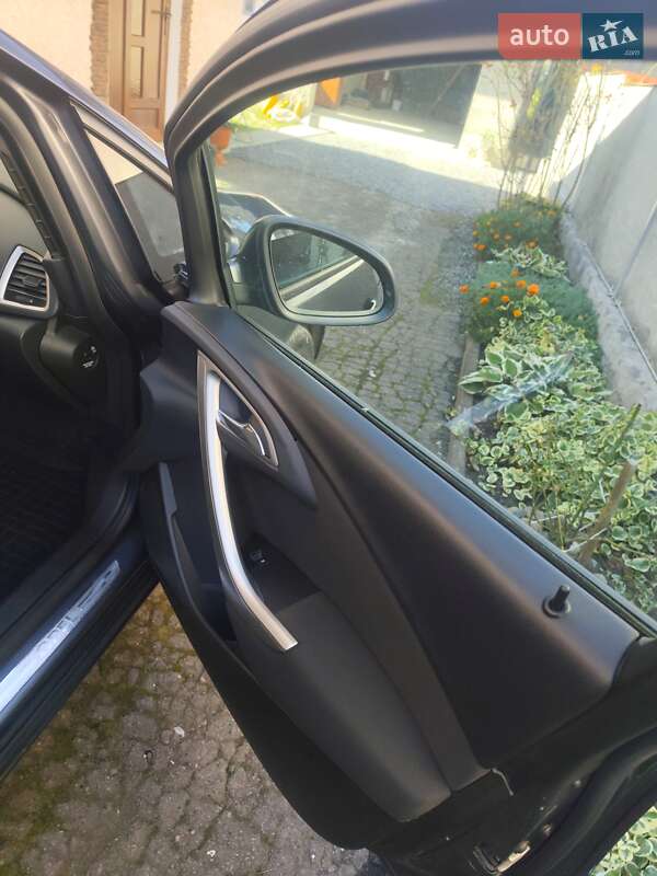 Универсал Opel Astra 2011 в Зборове