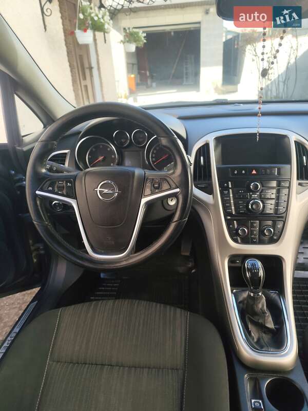 Универсал Opel Astra 2011 в Зборове