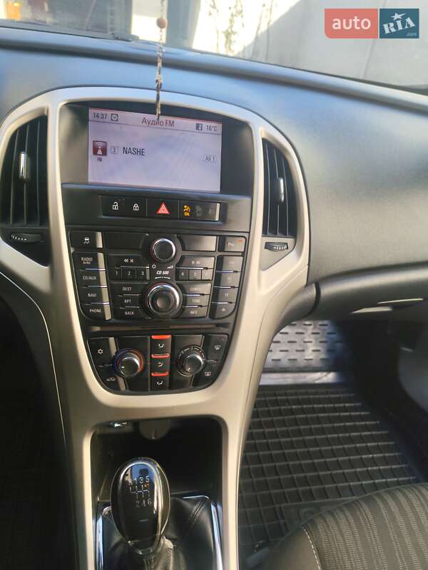 Универсал Opel Astra 2011 в Зборове