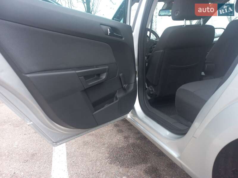 Универсал Opel Astra 2006 в Житомире