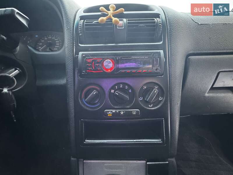 Седан Opel Astra 2001 в Львові