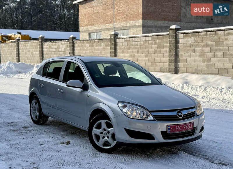 Хэтчбек Opel Astra 2008 в Луцке