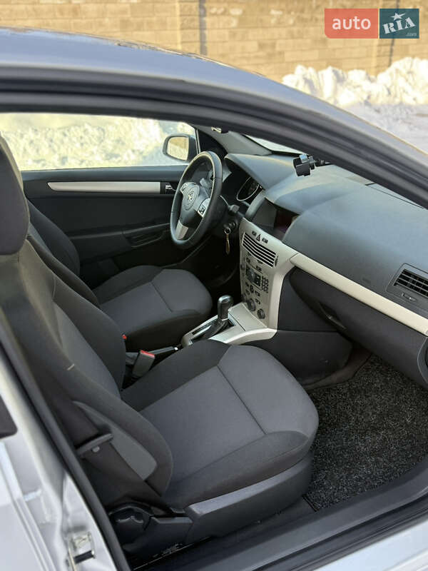 Хэтчбек Opel Astra 2008 в Луцке