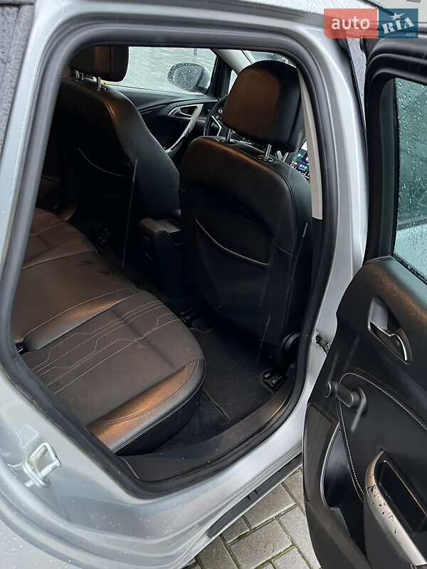 Универсал Opel Astra 2012 в Львове