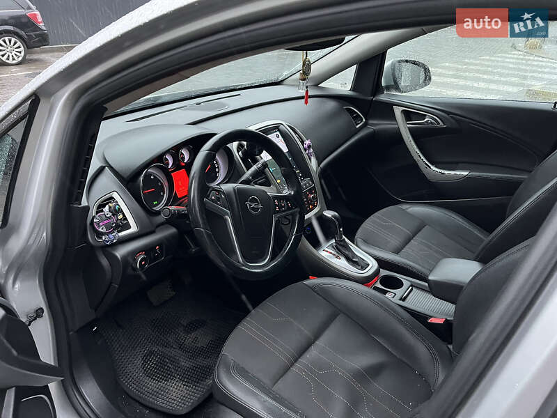 Универсал Opel Astra 2012 в Львове