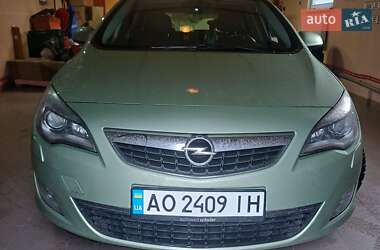 Универсал Opel Astra 2012 в Хусте