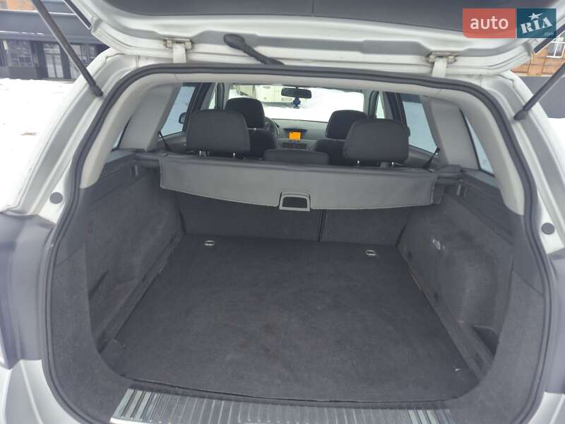 Универсал Opel Astra 2006 в Нововолынске