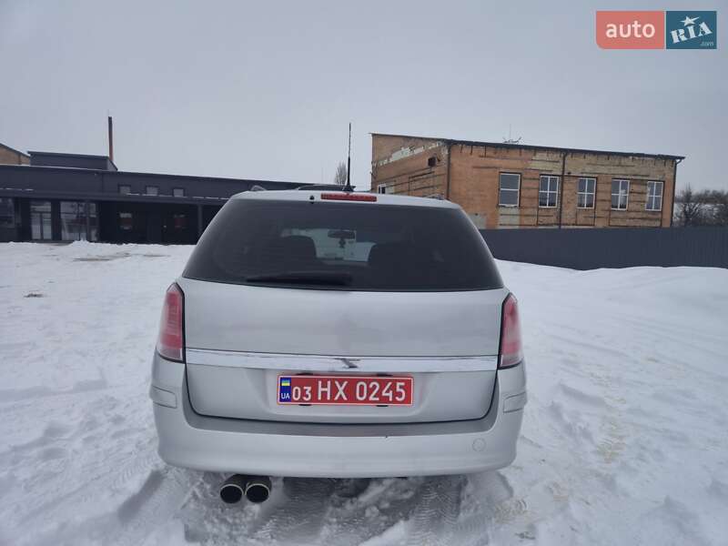 Универсал Opel Astra 2006 в Нововолынске