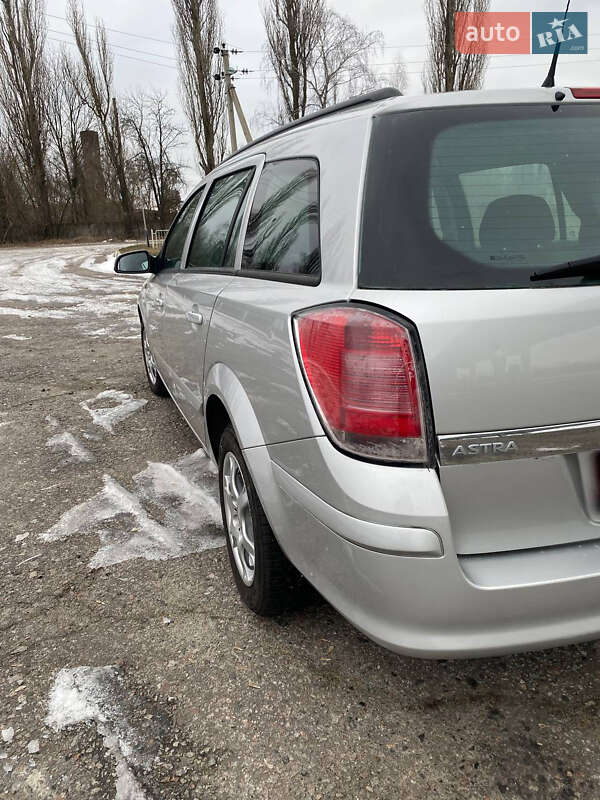 Универсал Opel Astra 2006 в Ахтырке