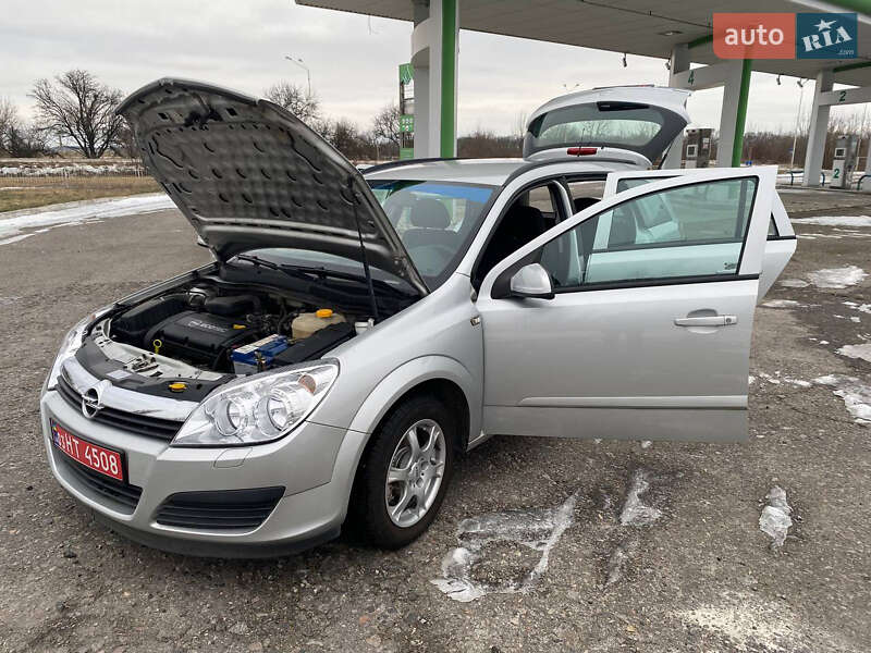 Универсал Opel Astra 2006 в Ахтырке