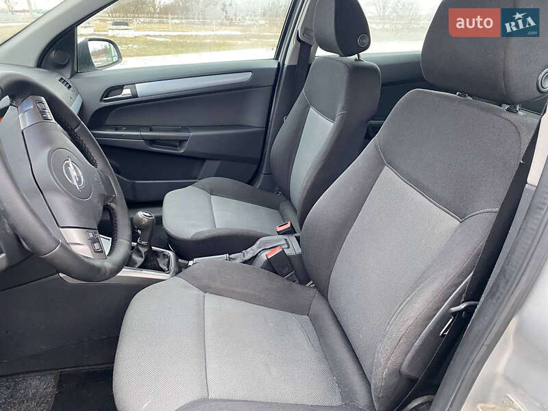 Универсал Opel Astra 2006 в Ахтырке