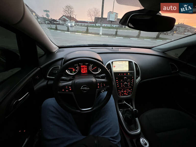 Универсал Opel Astra 2013 в Снятине
