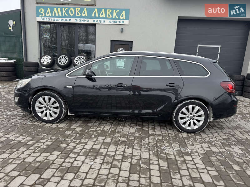 Универсал Opel Astra 2012 в Староконстантинове