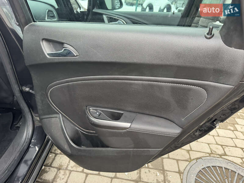 Универсал Opel Astra 2012 в Староконстантинове