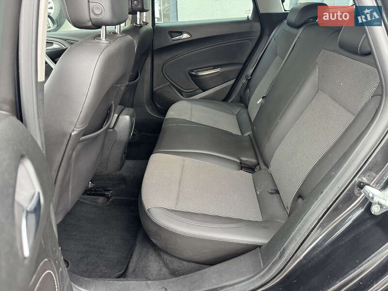 Универсал Opel Astra 2012 в Староконстантинове