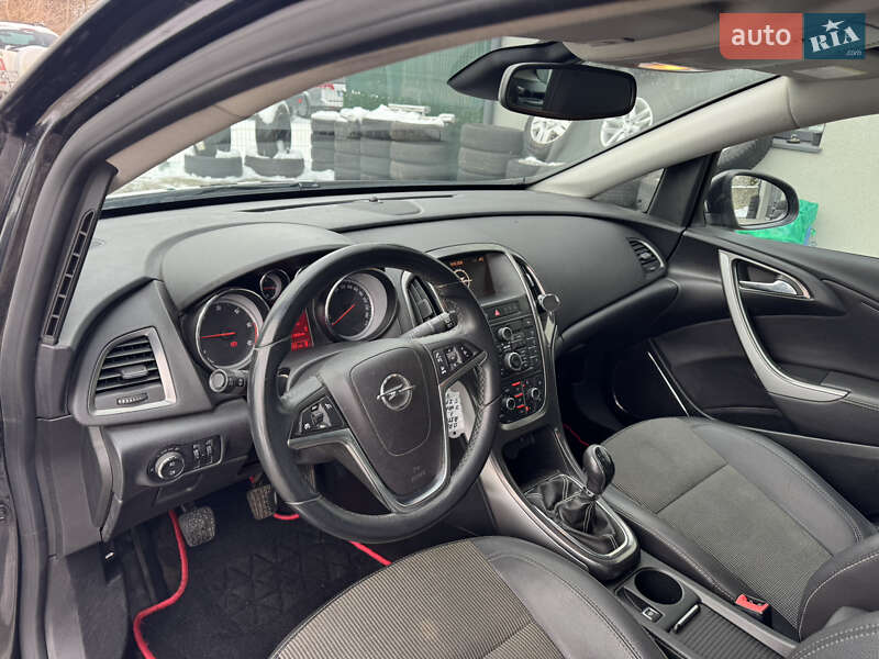 Универсал Opel Astra 2012 в Староконстантинове