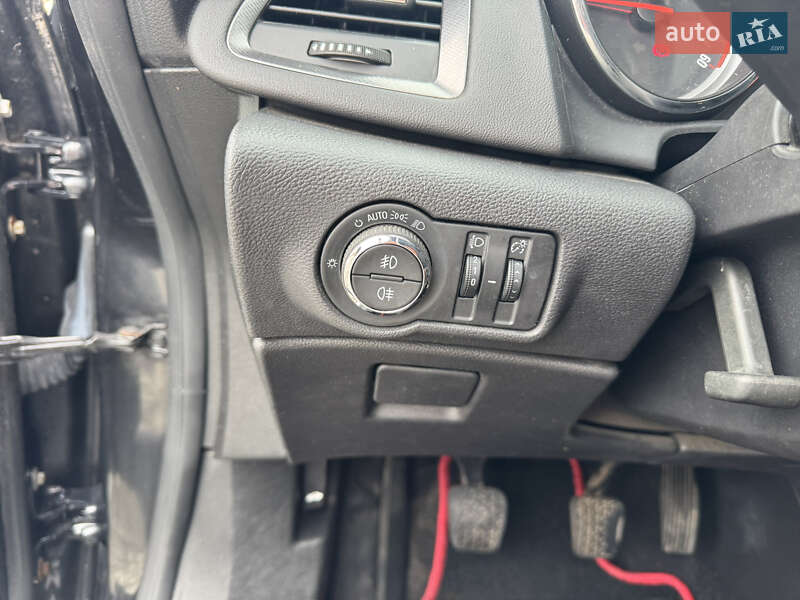 Универсал Opel Astra 2012 в Староконстантинове