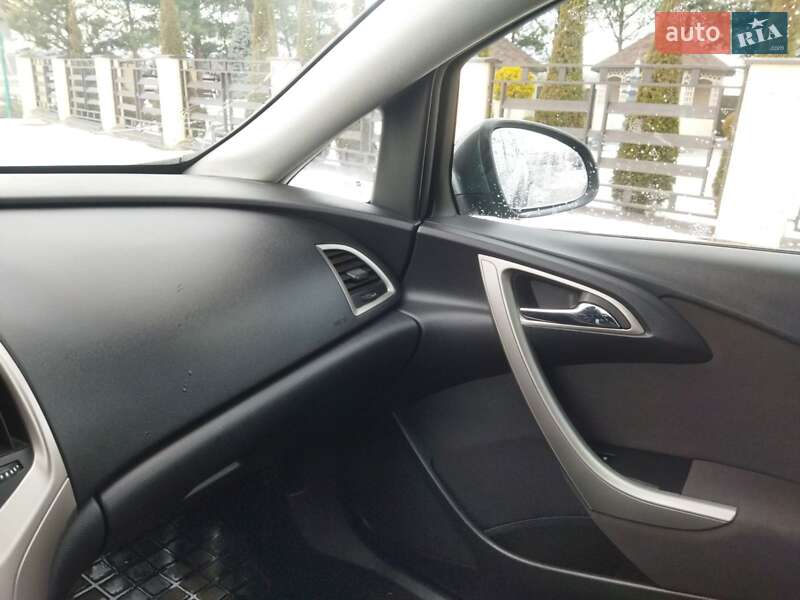 Универсал Opel Astra 2011 в Ивано-Франковске