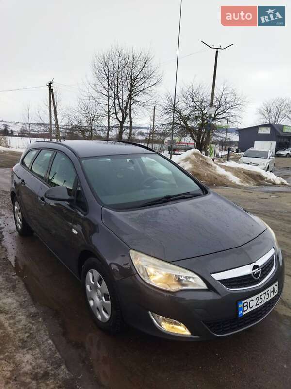 Универсал Opel Astra 2011 в Ивано-Франковске