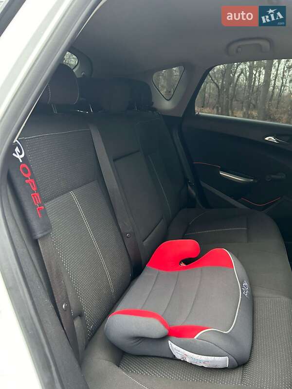 Хэтчбек Opel Astra 2010 в Жовкве