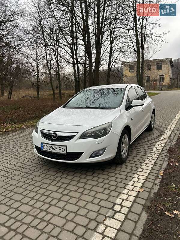 Хэтчбек Opel Astra 2010 в Жовкве