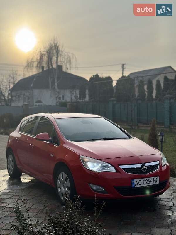 Хетчбек Opel Astra 2010 в Ужгороді