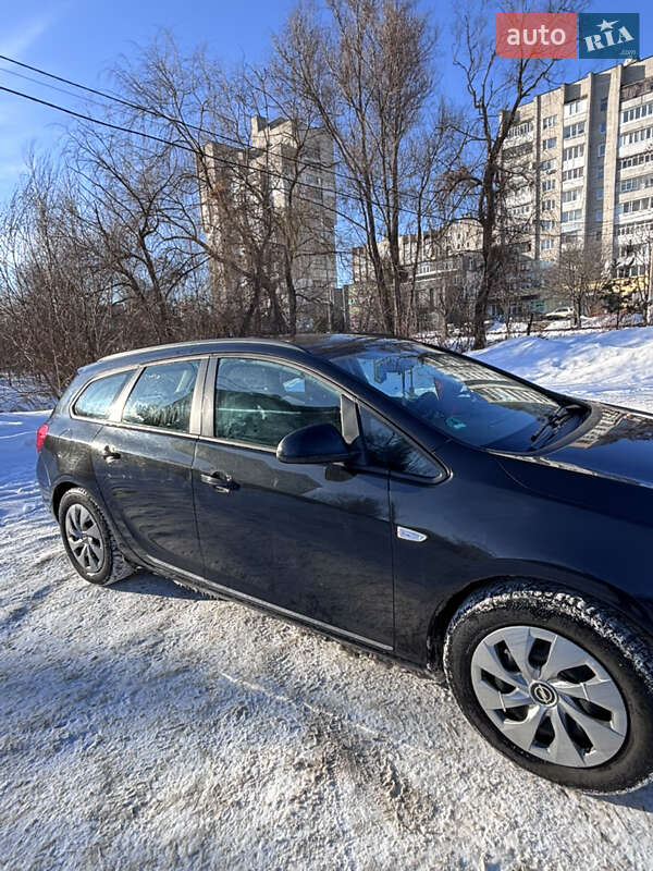 Універсал Opel Astra 2013 в Житомирі