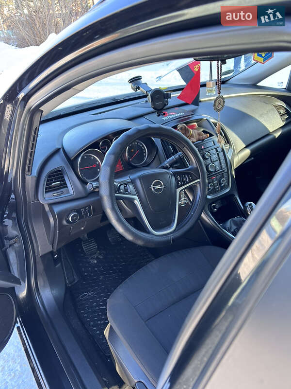 Універсал Opel Astra 2013 в Житомирі