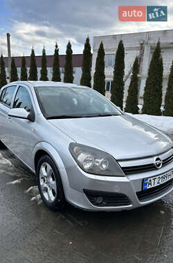 Хэтчбек Opel Astra 2004 в Надворной