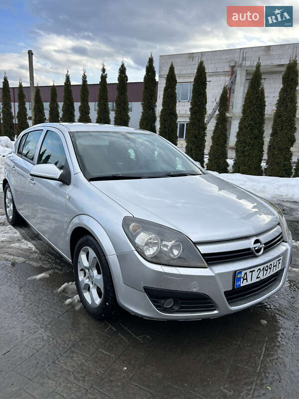 Хэтчбек Opel Astra 2004 в Надворной фото Хэтчбек Opel Astra 2004 в Надворной