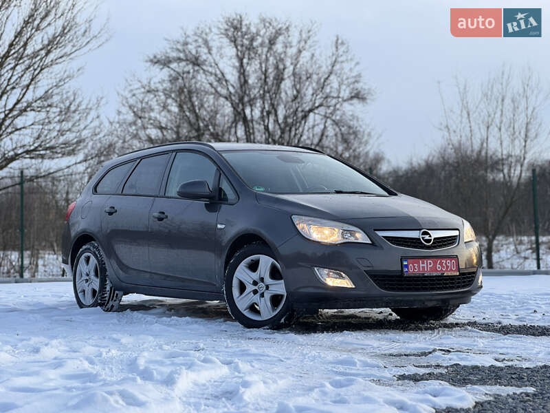Універсал Opel Astra 2012 в Дрогобичі