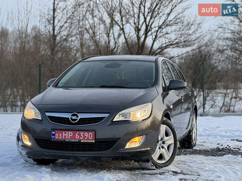 Універсал Opel Astra 2012 в Дрогобичі