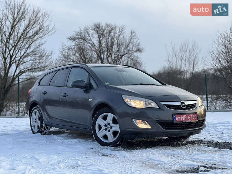 Універсал Opel Astra 2012 в Дрогобичі
