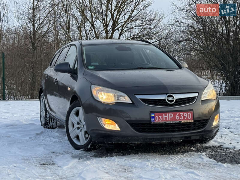 Універсал Opel Astra 2012 в Дрогобичі