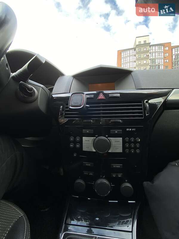 Універсал Opel Astra 2009 в Івано-Франківську