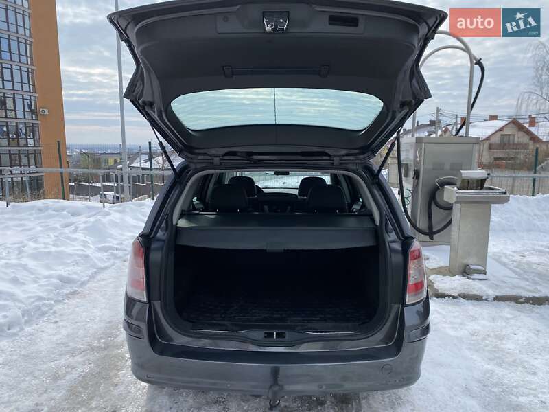 Універсал Opel Astra 2009 в Івано-Франківську