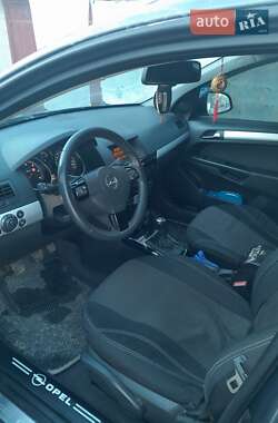 Универсал Opel Astra 2010 в Житомире