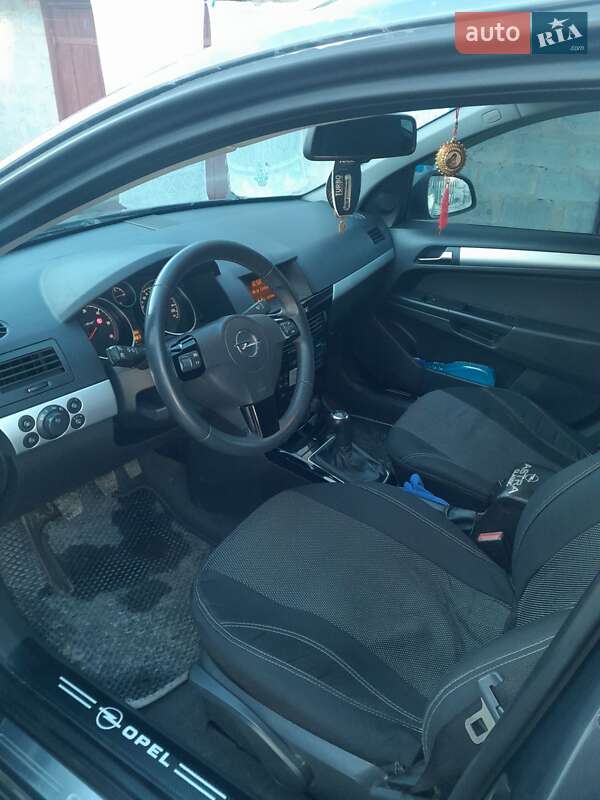 Универсал Opel Astra 2010 в Житомире