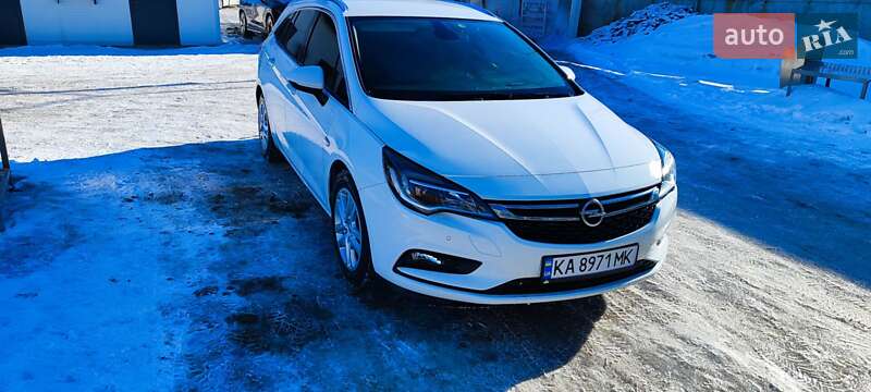 Универсал Opel Astra 2017 в Киеве